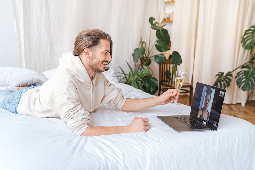 How to Build a Healthy Relationship in the Digital Age Be Honest About Your Expectations from the Start in online dating